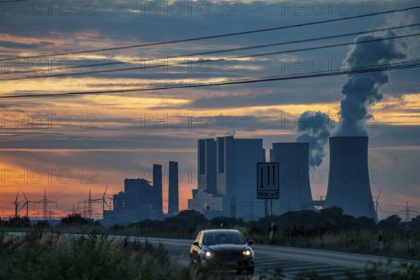 The RWE lignite-fired power plant Neurath, near Grevenbroich, Germany, largest German coal-fired power plant, second largest in Europe, Block F-G, North Rhine-Westphalia, Germany, Europe