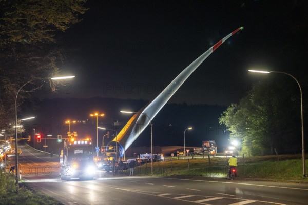 Transport of a 68 metre long, 22 tonne blade of a wind turbine, here in Schwelm, with a self-propelled Blade-Lifter vehicle, over a 40 km long route, over 2 nights, in the Bergisches Land, through towns, villages, over country roads, narrow through roads, to the construction site of the wind turbine near Hagen, North Rhine-Westphalia, Germany, Europe