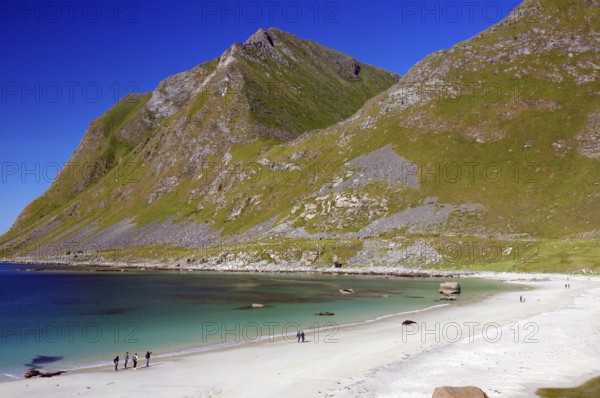Fine, crystal-clear sandy beach with turquoise-green water, Haukland Strand, Leknes, Lofoten, Nordland, Norway, Europe
