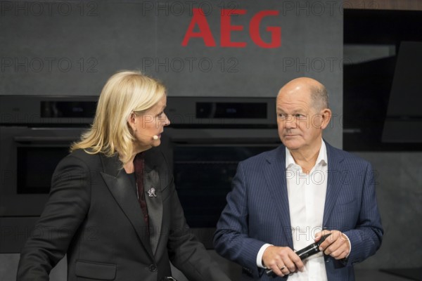 Olaf Scholz (Chancellor of the Federal Republic of Germany, SPD) at the AEG stand during the press tour of the IFA (Internationale Funkausstellung) exhibition at the trade fair grounds, Berlin, 06/09/2024
