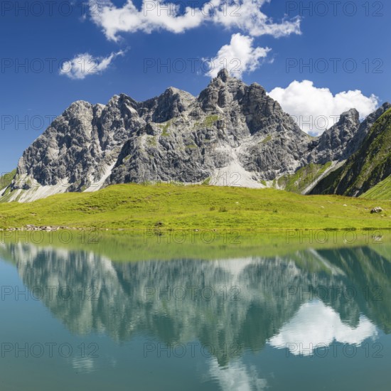 Eissee, Oytal, behind it Großer Wilder, 2379m, Hochvogel- and Rosszahngruppe, Allgäu Alps, Allgäu, Bavaria, Germany, Europe