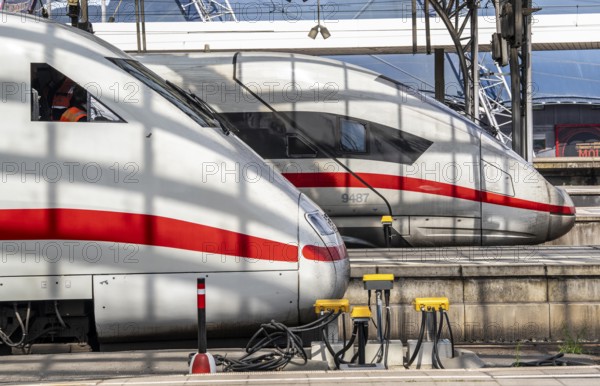 Digitalisation at Deutsche Bahn, in the yellow cable protection and distribution boxes the data cables from various sensors, such as axle counters, signals, points, RFID recording devices, etc., converge on the tracks, from here they are sent to the digital interlocking technology to record data for controlling rail traffic, Cologne, North Rhine-Westphalia, Germany, Europe
