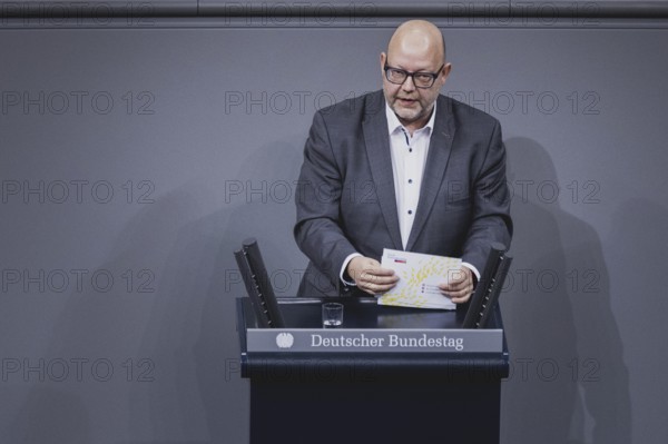 Olaf in der Beek, Mitglied des Deutschen Bundestages (FDP), aufgenommen im Rahmen einer Sitzung des Deutschen Bundestages zur aktuellen Stunde 'Ergebnisse der Klimakonferenz' in Berlin, 14.12.2023