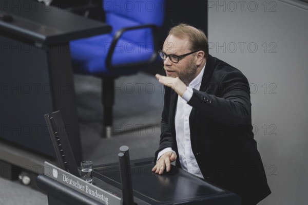 Helge Lindh, Mitglied des Deutschen Bundestages (SPD), aufgenommen im Rahmen einer Sitzung des Deutschen Bundestages zum Thema 'Halbzeit der Wahlperiode' in Berlin, 14.12.2023