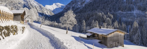 Winter landscape, Gerstruben, a former mountain farming village in the Dietersbach valley near Oberstdorf, behind it the Rauheck, 2384m, Allgäu Alps, Allgäu, Bavaria, Germany, Europe