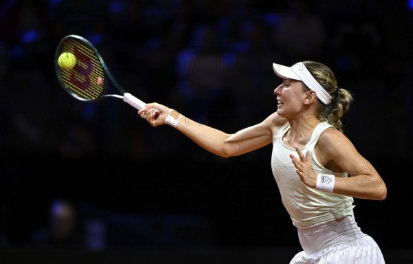Ekaterina Alexandrova (RUS) Action Tennis Ladies Porsche Cup, Grand Prix, GP, Stuttgart 2025, Porsche-Arena, Stuttgart, Baden-Württemberg, Germany, Europe