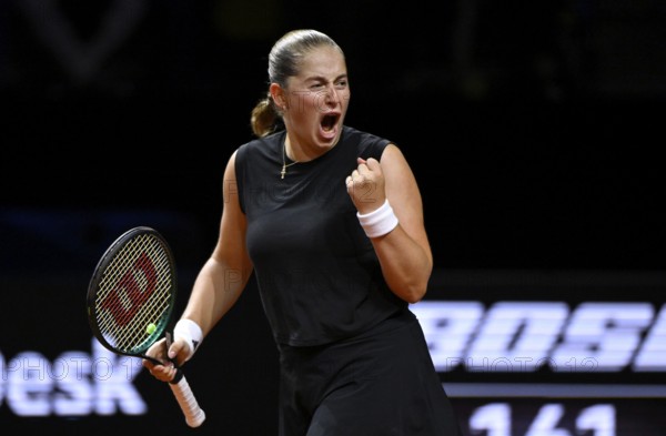 Jelena Ostapenko LAT Cheering Gesture Gesture Tennis Women Porsche Cup, Grand Prix, GP, Stuttgart 2025, Porsche-Arena, Stuttgart, Baden-Württemberg, Germany, Europe