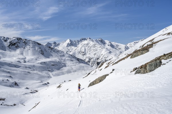 Ski tourer in mountain landscape with snow, ascent to Grialetsch Scharte, Bündner Haute Route, Albula Alps, Rhaetian Alps, Grisons, Switzerland, Europe