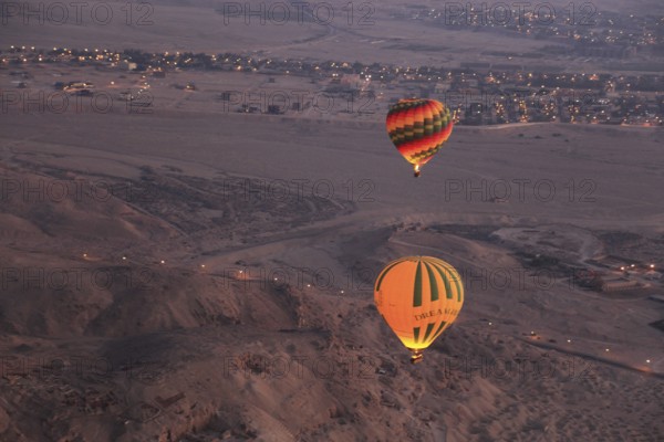 Balloon flight, hot air balloon flight near the Valley of the Kings near Luxor and Thebes, Africa, Upper Egypt, Egypt, Africa