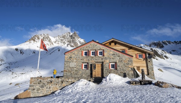 Chamanna d'Es-cha mountain hut in a wintry mountain landscape, Grisons Haute Route ski tour, Albula Alps, Rhaetian Alps, Grisons, Eastern Switzerland, Switzerland, Europe