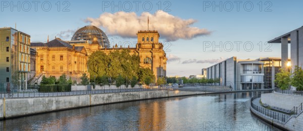Reichstag, Paul-Löbe-Haus and Marie-Elisabeth-Lüders-Haus on the banks of the Spree in the first morning light, Spreebogen, government district, Mitte, Berlin, Germany, Europe