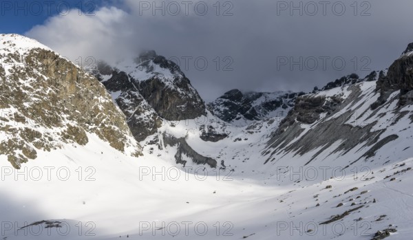 High mountain valley with mountain peak Piz Calderas in winter, view at the Chamanna Jenatsch in winter, Grisons Haute Route, Albula Alps, Rhaetian Alps, Grisons, Eastern Switzerland, Switzerland, Europe