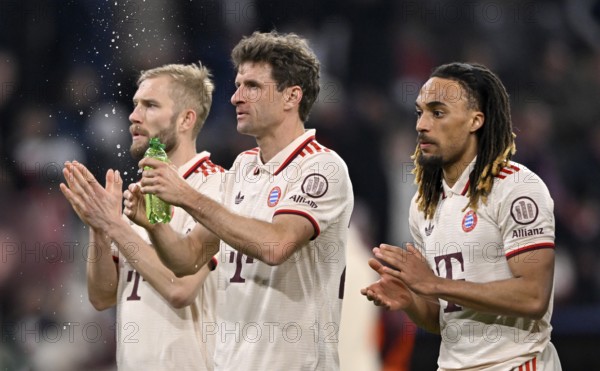 Disappointment after defeat for Thomas Müller FC Bayern Munich FCB (25) Konrad Laimer FC Bayern Munich FCB (27) Sacha Boey FC Bayern Munich FCB (23) Champions League, Allianz Arena, Munich, Bavaria, Germany, Europe