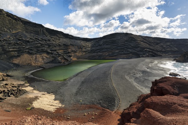 Lago verde, green lagoon, Charco de los Ciclos, cliffs, black lava beach, El Golfo, Lanzarote, Spain, Europe