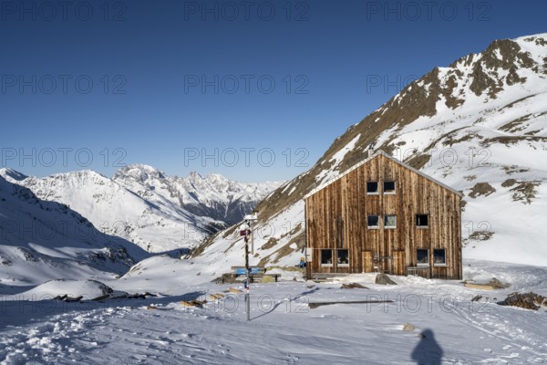 Keschhütte with snow, View at the Keschhütte in winter, Bündner Haute Route, Albula Alps, Rhaetian Alps, Grisons, Eastern Switzerland, Switzerland, Europe