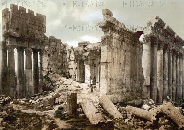 Der Jupitertempel, Baalbek, Heiliges Land, Libanon, ca. 1890, Historic, digitally restored reproduction from a 19th century original, The Temple of Jupiter, the Holy Land, 1890, Historic, digitally restored reproduction from a 19th century original