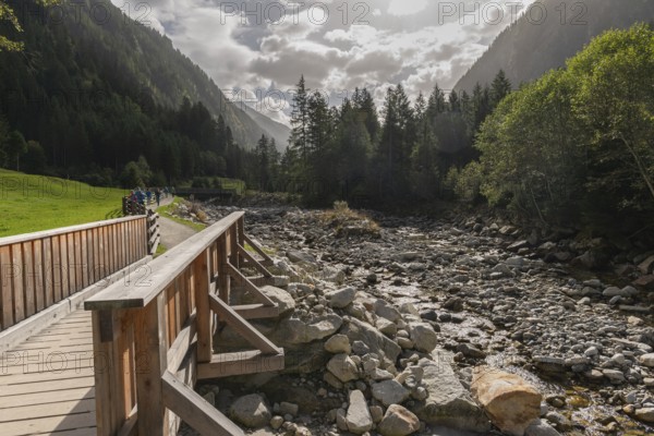 Wooden bridge, hiking trail along the Stillup stream, hiker, Stilluptal, Stillupgrund, Mayrhofen, Zillertal Alps High Mountain nature park Park, Tyrol, Austria, Europe