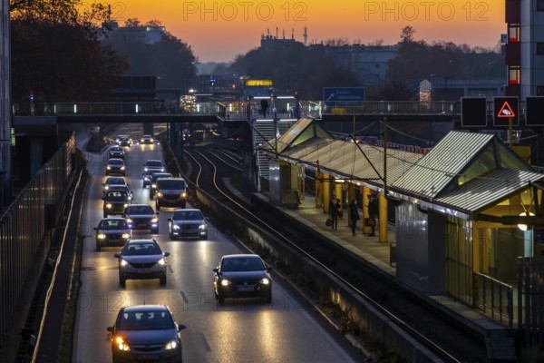 Motorway A40, Ruhrschnellweg, in Essen, route through the city centre, is affected by a possible diesel driving ban, Skyline, Essen, North Rhine-Westphalia, Germany, Europe