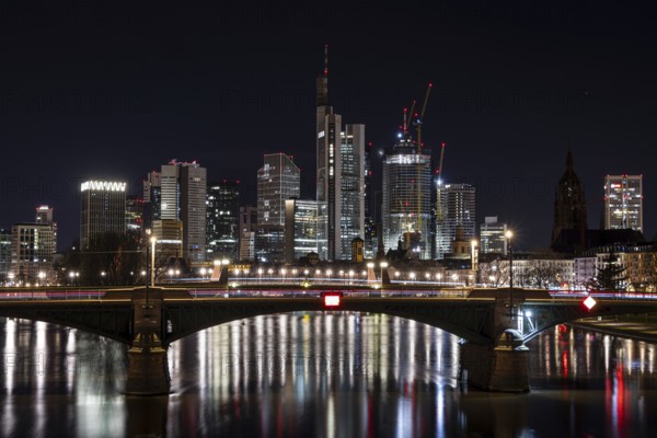 30 hrs and 21:30 hrs, only in greatly reduced form., Flößerbrücke, Frankfurt am Main, Hesse, Germany, On the occasion of Earth Hour 2023, the lights of Frankfurt's banking skyline will shine on the evening of 25 March 2023, between 20, Europe