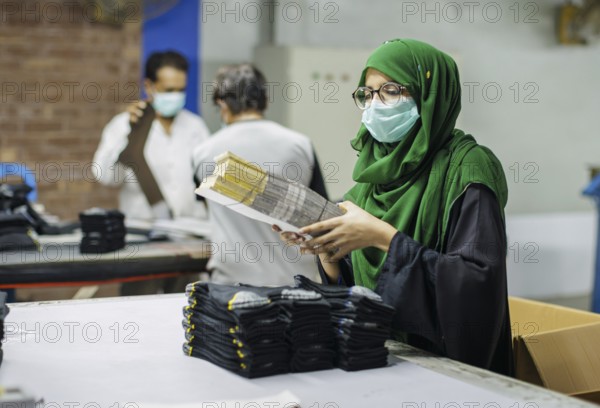 Employees of Inter Market Knit Private Limited producing socks. Lahore, 22.08.2024. Photographed on behalf of the Federal Ministry for Economic Cooperation and Development