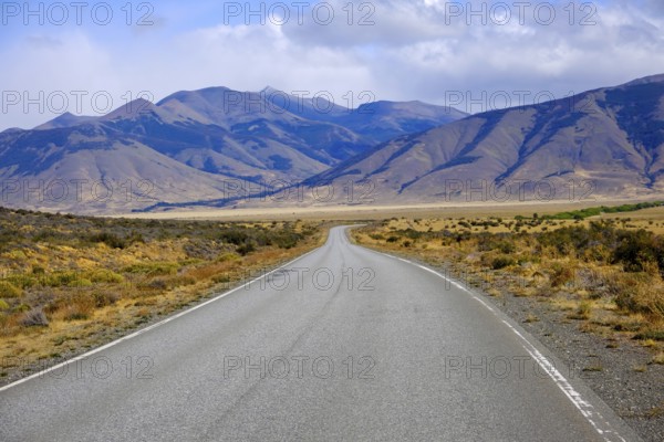 El Calafate, Patagonia, Argentina, R11 country road with little traffic in front of a mountain landscape, the Andes, South America