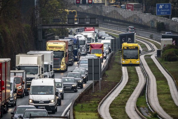 Traffic jam on the A40 motorway, Ruhrschnellweg, in Essen, traffic disruption in the direction of Bochum, after an accident, free bus lane in the middle of the motorway for a city bus, North Rhine-Westphalia, Germany, Europe