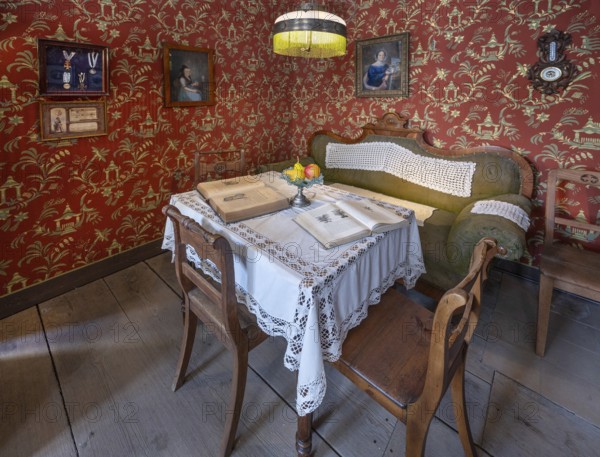 Living room with furnishings around 1900, baker's house built in 1793, today Häckermueum, Mittelstraße 34, Gärtnerstadt, Bamberg, Upper Franconia, Bavaria, Germany, Europe