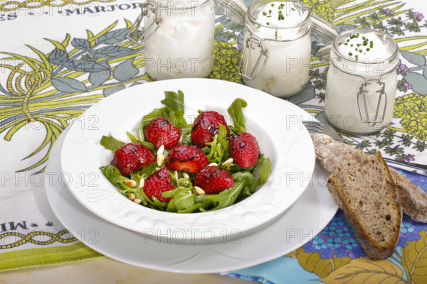 Swabian cuisine, Luggeles cheese in a jar, salad rocket with strawberries, pine nuts, Swabian cream cheese, dairy product, vegetarian, healthy, rocket, bread, chives, arranged on a plate, grandmother's kitchen, regional, home cooking, typical Swabian, traditional cuisine reinterpreted, food photography, studio, Germany, Europe