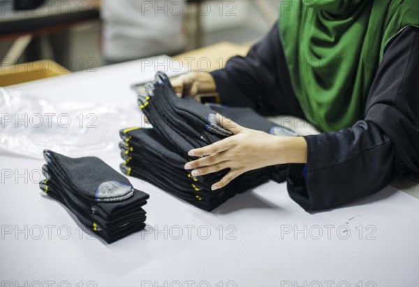 Employees of Inter Market Knit Private Limited producing socks. Lahore, 22.08.2024. Photographed on behalf of the Federal Ministry for Economic Cooperation and Development