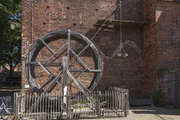 Medieval wooden wheel for lifting building materials, in front of the monastery church, Kirchpl. 1A, Rehna, Mecklenburg-Vorpommern, Germany, Europe
