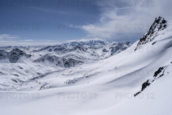 View of mountain panorama with mountain peaks of the Bernina group, mountain landscape with snow, ascent to the Scalettahorn, Grisons Haute Route, Albula Alps, Rhaetian Alps, Grisons, Switzerland, Europe