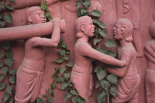 Terracotta representing tribal persons, Bastar region, Chhattisgarh, India, Asia