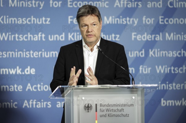Robert Habeck, Federal Minister for Economic Affairs and Climate Protection and Vice Chancellor, in a press statement following the joint meeting with the security and defence industry. Berlin, 27.03.2024