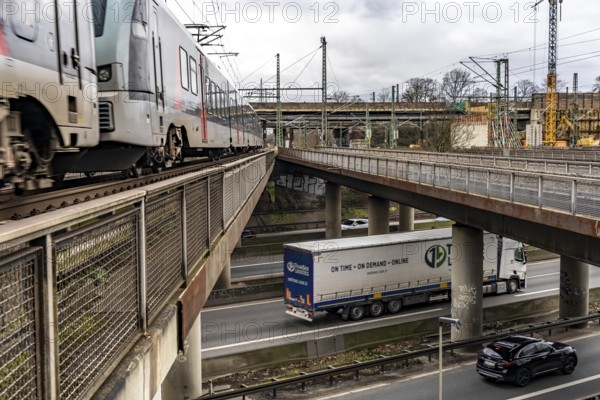 Railway bridges at the Duisburg-Kaiserberg motorway junction, complete reconstruction and new construction of the A3 and A40 junction, all bridges, ramps, carriageways are being renewed and partly widened, 8-year construction period, railway bridges running there are also being renewed, North Rhine-Westphalia, Germany, Europe