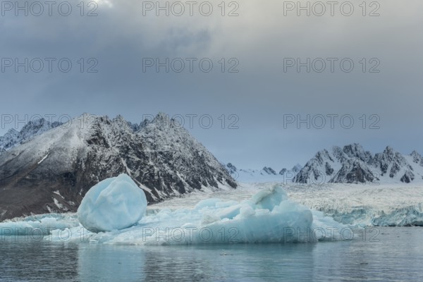Iceberg in front of the glacier edge of Monacobreen, Liefdefjord, Woodfjord area, Spitsbergen Island, Svalbard and Jan Mayen archipelago, Norway, Europe
