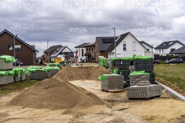 The resettlement site of the 5 villages from the Garzweiler II opencast lignite mining area, Keyenberg, Kuckum, Oberwestrich, Unterwestrich and Berverath, which were originally intended to be dug up, but will now remain due to the lignite phase-out in 2030, with around 60% of the former inhabitants of the villages living here on 56 hectares in the north of Erkelenz, North Rhine-Westphalia, Germany, Europe