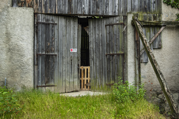Weathered wooden barn door with the sign NO ACCESS, on a hiking trail above Merano in the municipality of Scena, South Tyrol, Italy, Europe