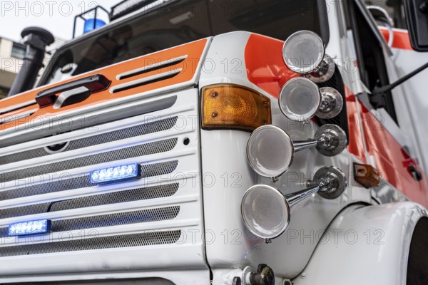 Martinshorn, horn on an emergency vehicle, compressed air fanfare, ambulance, horn, siren
