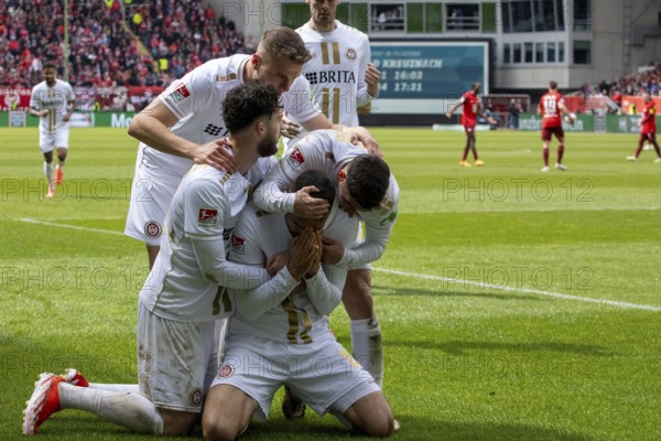 20.04.2024, Football 2nd Bundesliga, Season 2023/24, Matchday 30: 1. FC Kaiserslautern vs SV Wehen Wiesbaden (1:1) . Great jubilation after the equaliser by Ivan Prtajin (18, SV Wehen Wiesbaden)