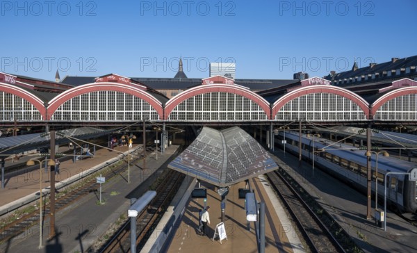 Tracks, Copenhagen Central Station, Københavns Hovedbanegård, designed by architect Heinrich Wenck, Copenhagen, Denmark, Europe
