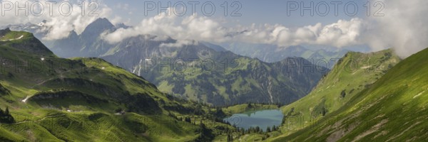 Mountain panorama from Zeigersattel to Seealpsee, on the left Höfats 2259m, Allgäu Alps, Allgäu, Bavaria, Germany, Europe