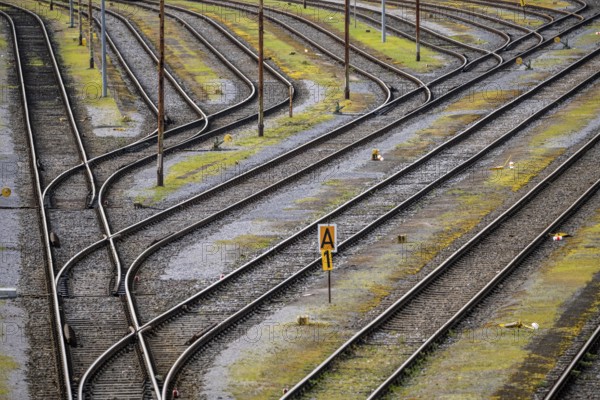 Track systems, shunting tracks, sidings, branches, the Mülheim-Styrum marshalling yard, on the railway line between Mülheim an der Ruhr and Duisburg, railway line, for local and long-distance traffic, freight traffic, North Rhine-Westphalia, Germany, Europe
