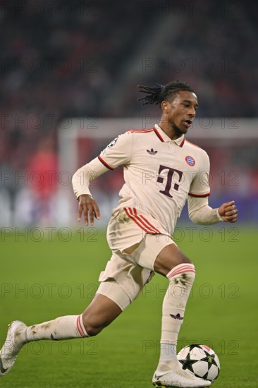 Michael Olise FC Bayern Munich FCB (17) Action on the ball, Champions League, Allianz Arena, Munich, Bavaria, Germany, Europe