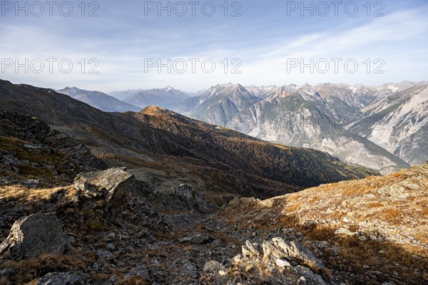 View from the ridge of the Venet to the mountain panorama of the Parzinn Group of the Lechtal Alps, yellow larches in autumn, Venet crossing, Ötztal Alps, Tyrol, Austria, Europe
