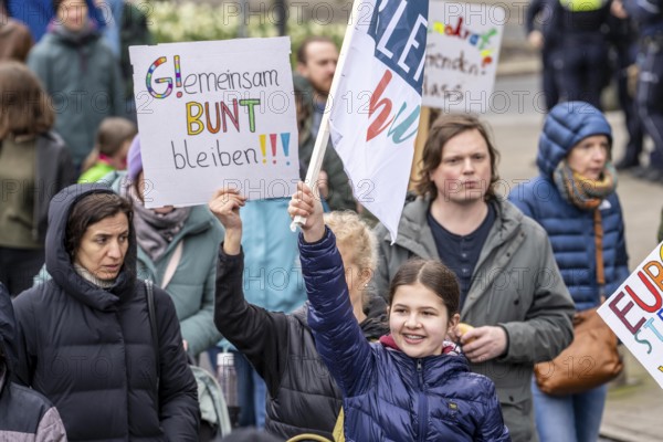 Pupils demonstrate against right-wing extremism, under the motto Schule bleibt Bunt (school remains colourful), over 2500 pupils, parents and teachers protest against right-wing extremism and for diversity in the city centre of Essen, North Rhine-Westphalia, Germany, Europe