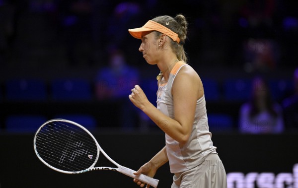 Elise Mertens (BEL) Cheers, gestures, gesture, tennis, Porsche Cup 2024, Porsche Arena, Stuttgart, Baden-Württemberg, Germany, Europe