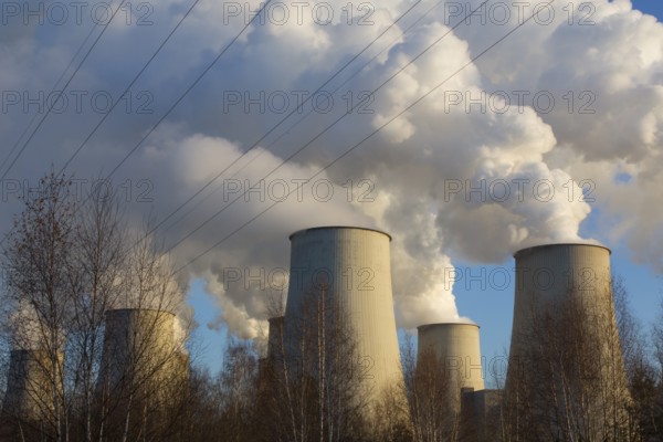 Steam rises from the cooling towers of the Vattenfall power plant in Jänschwalde, power lines and electricity pylons at the power plant on 9 December 2014. The energy company Vattenfall mines lignite to generate electricity in the surrounding opencast mines in Brandenburg, Jänschwalde, Germany, Europe