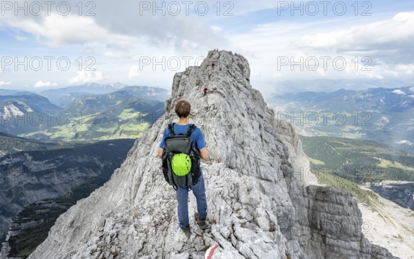 Mountaineer on a narrow rocky ridge, Watzmann crossing to Watzmann Mittelspitze, view of mountain panorama, Berchtesgaden National Park, Berchtesgaden Alps, Bavaria, Germany, Europe
