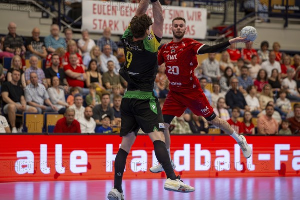 2nd HBL (Handball Bundesliga), Matchday 30: Eulen Ludwigshafen against VfL Eintracht Hagen***Alexander Falk (20, Ludwigshafen) draws off