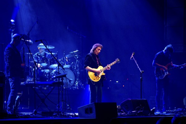STEVE HACKETT, concert as part of the Genesis Greats, Lamb Highlights & Solo Tour at Uber Eats Music Hall, Berlin, 08.05.2025